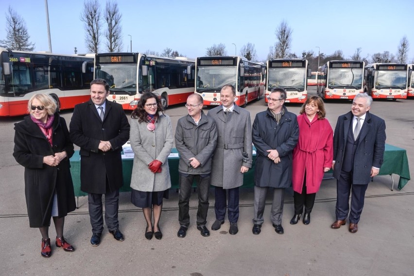 Podpisanie umowy na wynajem 48 nowych autobusów Mercedes...