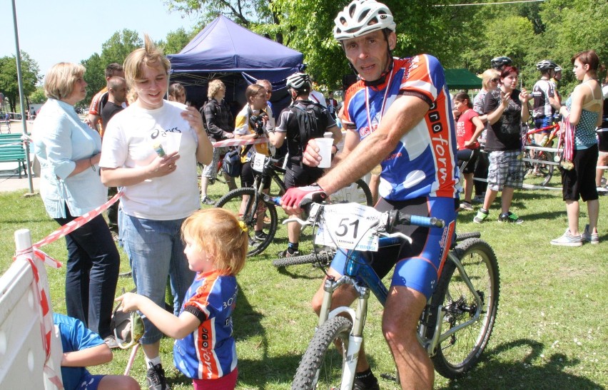 KRÓTKO: Frekwencyjny rekord podczas rowerowych zawodów Family Cup 2012 w Radzionkowie [ZDJĘCIA]