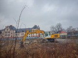 Budowa galerii Goplana w Lesznie -  ciężki sprzęt pracuje już także na drugiej z działek