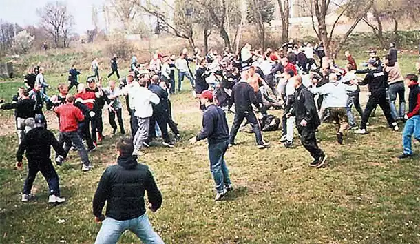 24-letni łodzian zginął podczas ustawki 300 pseudokibiców Widzewa i ŁKS, do której doszło w sobotę po godz. 5 w okolicach Poddębic.