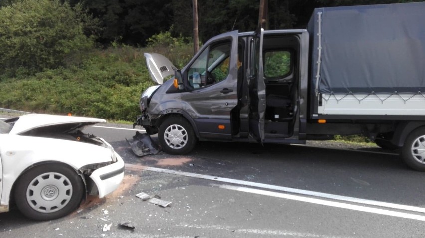 DK 28. Wypadek w Mszanie Dolnej. Zderzyły się dwa samochody osobowe