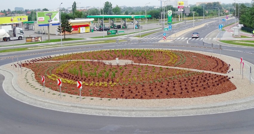 Zieleń pojawiła się na rondzie turbinowym w Inowrocławiu