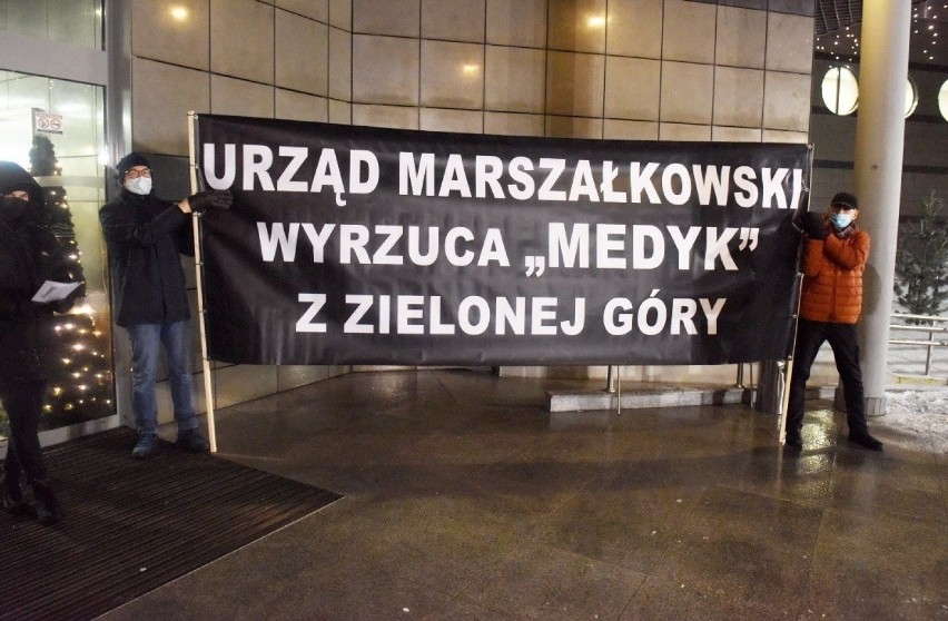 Protest przeciwko przeniesieniu CKZiU "Medyk" z Zielonej...