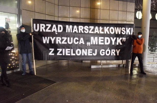 Protest przeciwko przeniesieniu CKZiU "Medyk" z Zielonej Góry do Sulechowa