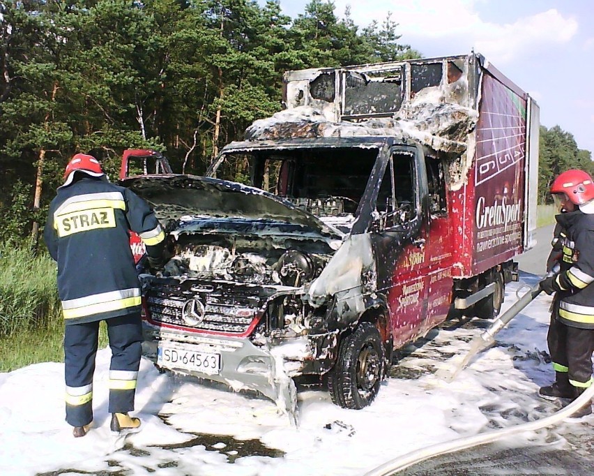 Akcja gaszenia samochodu dostawczego na autostradzie A4