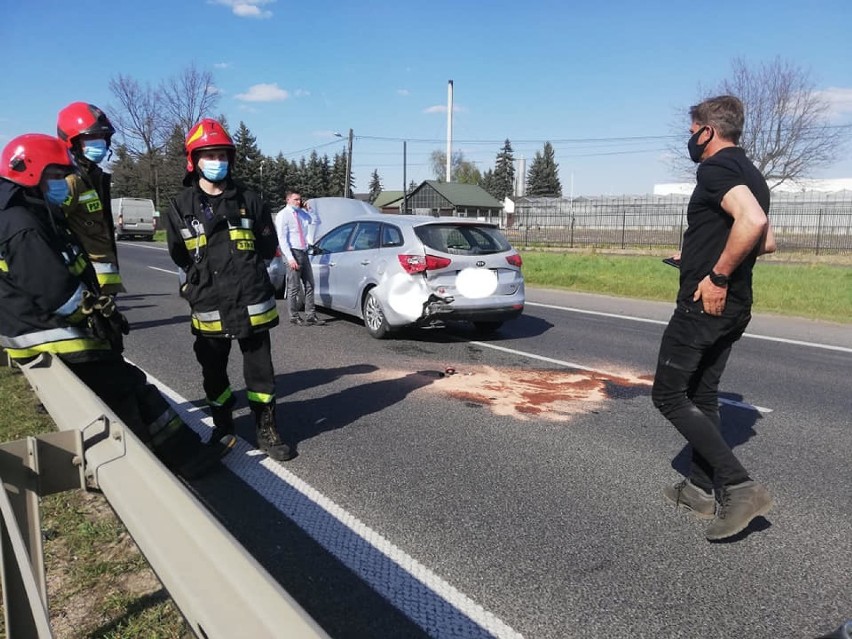 Wypadek pod Łodzią. Zderzyło się aż 6 samochodów. 2 osoby zostały ranne w wypadku na drodze krajowej w Rzgowie ZDJĘCIA