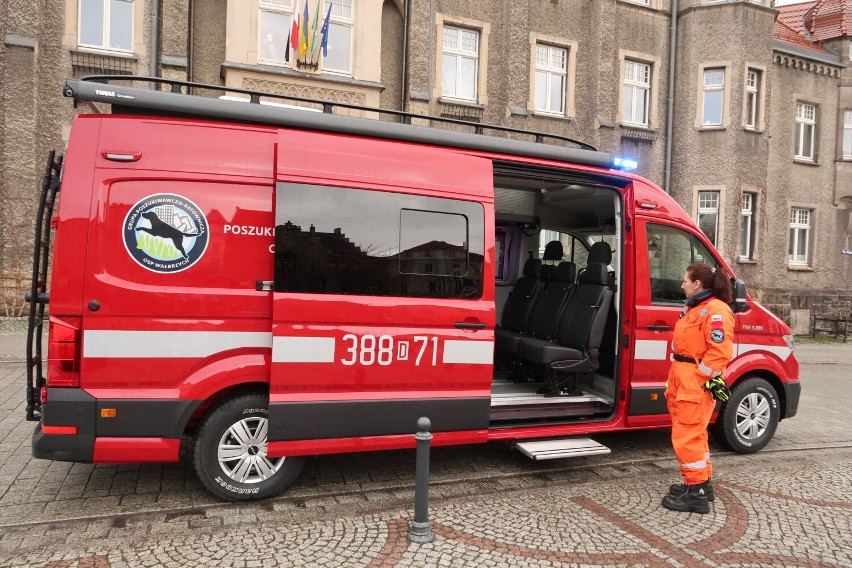 Najnowocześniejszy na Dolnym Śląsku samochód za ponad 500 tys. zł mają wałbrzyscy strażacy ratownicy. Zobaczcie zdjęcia