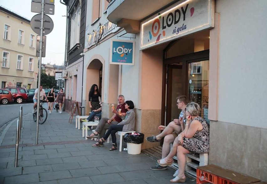 Klimatyczne knajpki, letnie ogródki  -  krakowski Kazimierz żyje i bawi się! [ZDJĘCIA]