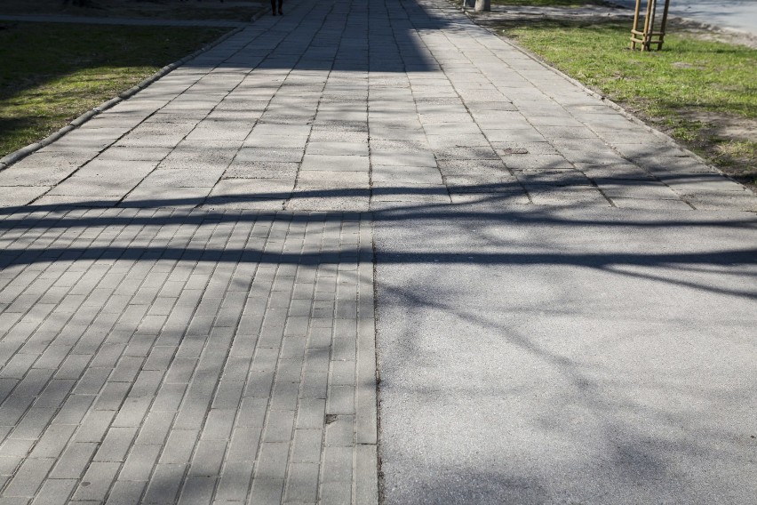 Budowa ścieżki rowerowej i remont chodnika wzdłuż Domaniewskiej. Kiedy powstaną ogłoszone w 2017 roku inwestycje? [ZDJĘCIA]