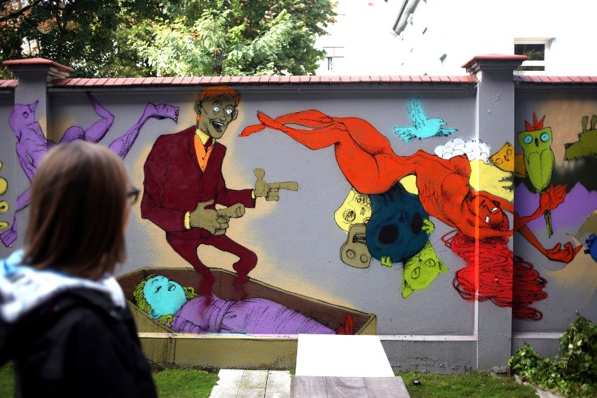 Nowy mural przed Małopolskim Ogrodem Sztuki w Krakowie.