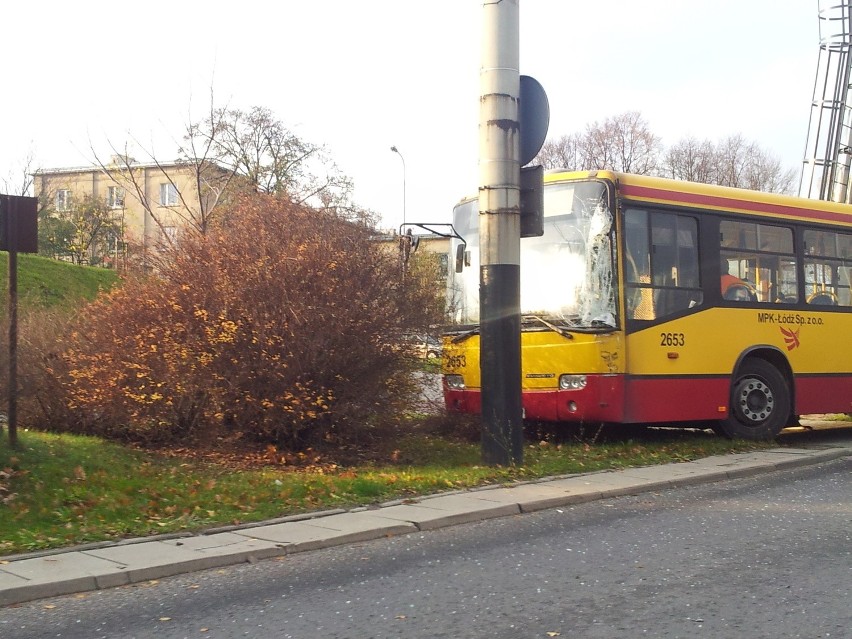 Wypadek autobusu na Bandurskiego w Łodzi.