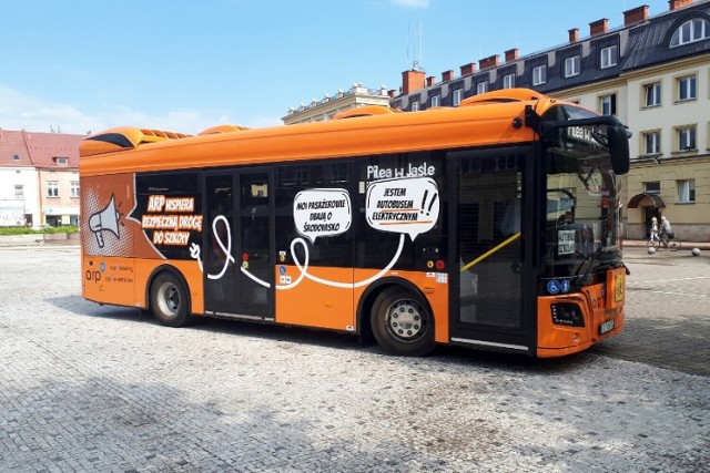Przykładowy autobus elektryczny był prezentowany na jasielskim rynku w lipcu ubiegłego roku.