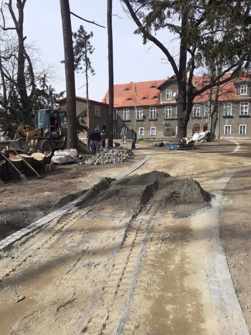 Trwa budowa parku przy ul. Łącznej w Świebodzicach (ZDJĘCIA) 