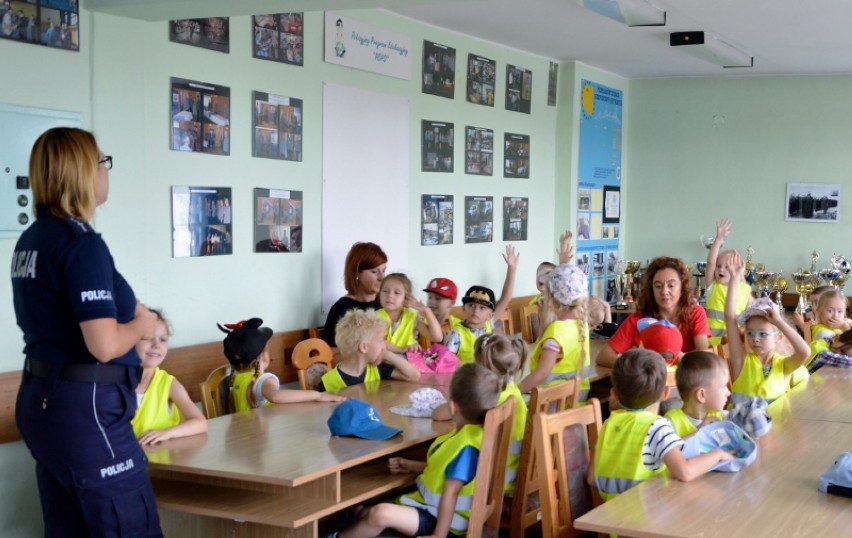 Dzieci z Przedszkola Bajkowego odwiedziły tczewskich policjantów [ZDJĘCIA]