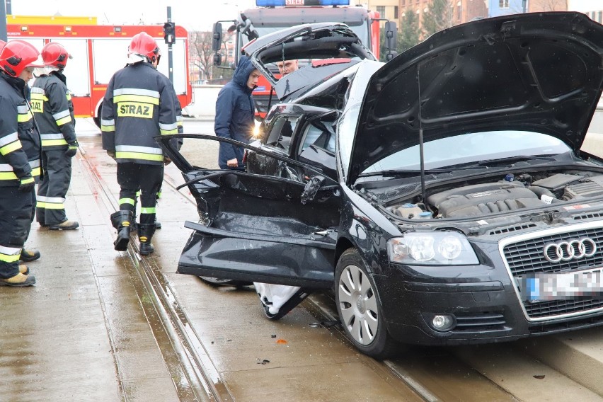 Wypadek tramwaju na Mickiewicza w Łodzi przy Wólczańskiej....