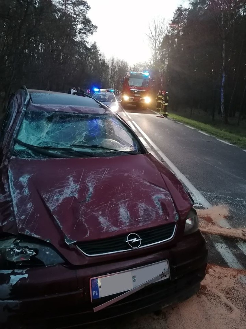 Kierowca stracił panowanie nad pojazdem i dachował