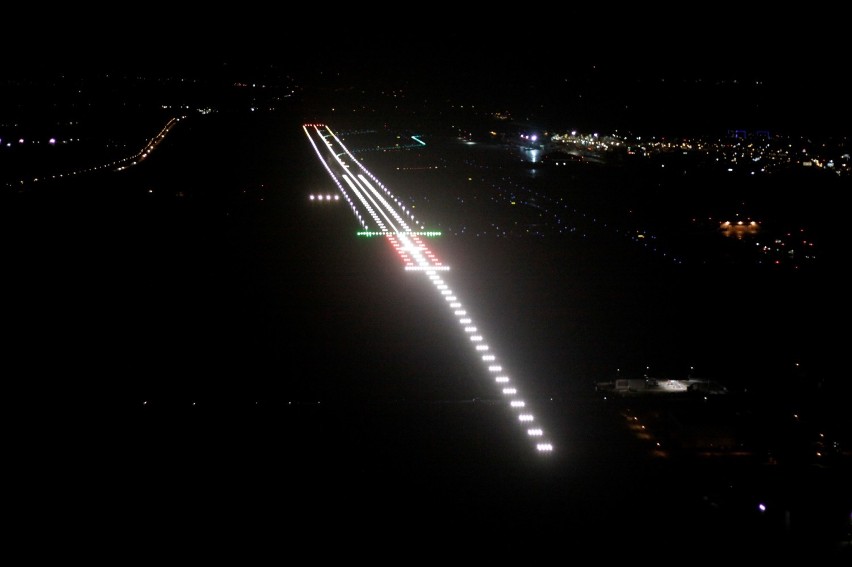 Lotnisko Lecha Wałęsy z lepszym oświetleniem nawigacyjnym i bez problemów z mgłą [ZDJĘCIA]