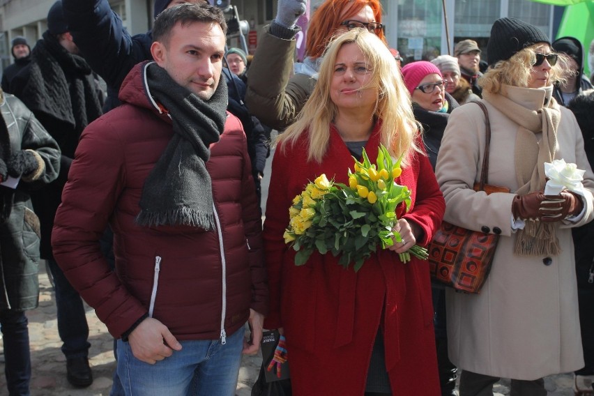 "Dość rasizmu i nacjonalizmu", "Polska biała, tylko zimą",...