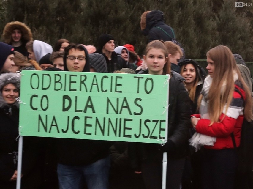 Uczniowie nie chcą likwidacji szkoły ogrodniczej. Dwie szkoły na prawobrzeżu mają być połączone