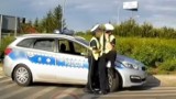 Obściskiwanie policjantów na rondzie w Przemyślu hitem internetu [WIDEO]