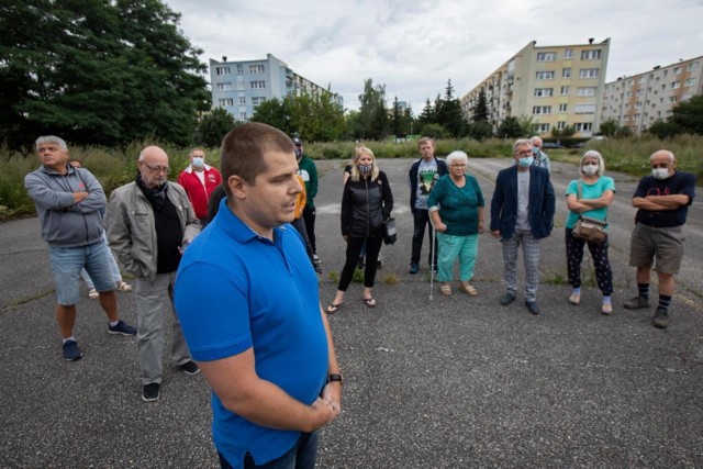 Na bydgoskich Bartodziejach zebrała się grupa mieszkańców, sprzeciwiających się przekazaniu pod wielorodzinne budownictwo mieszkaniowe terenów znajdujących się przy ul. Swarzewskiej i Kijowskiej