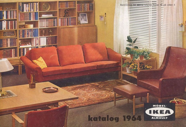 Pierwszy katalog IKEA został opublikowany w 1951 roku w nakładzie 250 tysięcy sztuk. Miał zaledwie dziewięć stron i był dodatkiem do szwedzkiego dziennika. Co ciekawe, wszystkie teksty napisane zostały przez Ingvara Kamprada - założyciela IKEI. Z kolei na polskim rynku katalog jest obecny od 1997 roku. Każda okładka doskonale ukazuje najgorętsze trendy w projektowaniu wnętrz.