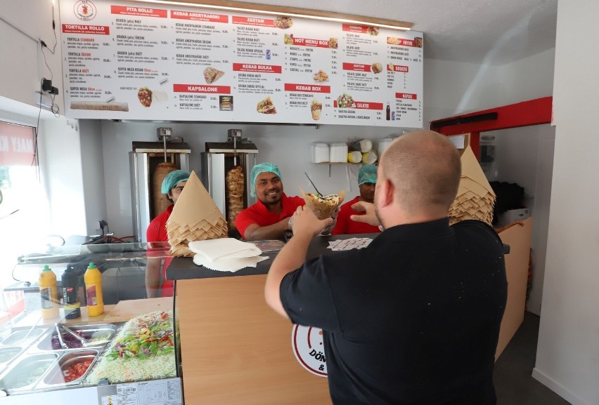 Doner Kebab działa przy ulicy 11 listopada 61/63J w Radomiu.