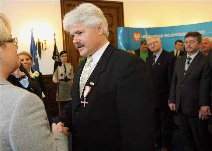 Lech Ciszewski jako pierwszy w Radomsku odebrał Krzyż...