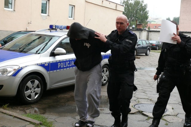 Żaden z oskarżonych nie przyznaje się do winy.