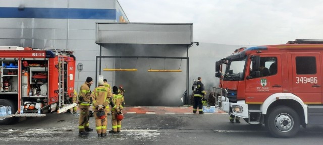 Pożar w Castoramie w Zielonej Górze wybuchł w nocy z 26 na 27 kwietnia.