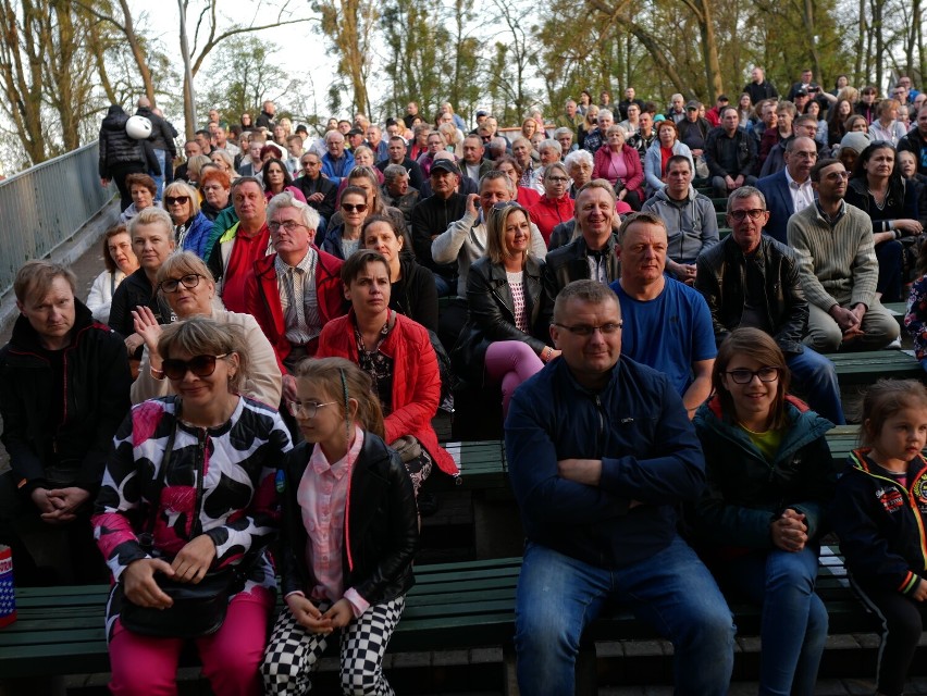 Majówka 2022 w Wągrowcu. Na scenie amfiteatru wystąpił zespół Papa D