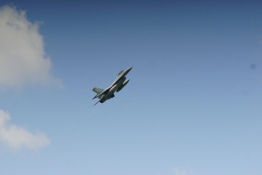 Nad Lubuskiem można zobaczyć latające myśliwe F-16. Jest to...