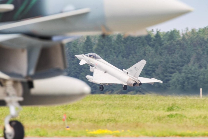 Nad Lubuskiem można zobaczyć latające myśliwe F-16. Jest to...