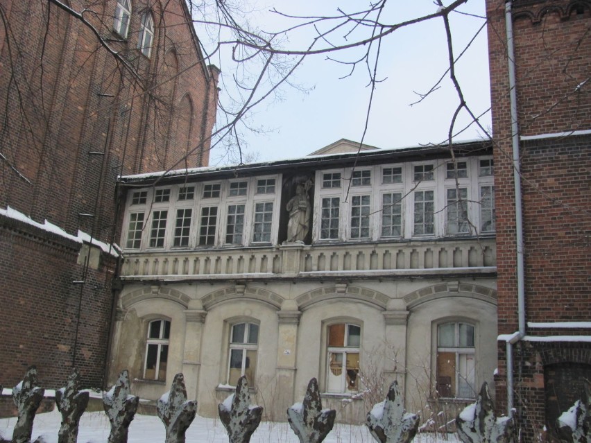 Budynek dawnego szpitala Juliusz od strony ul.Klasztornej
