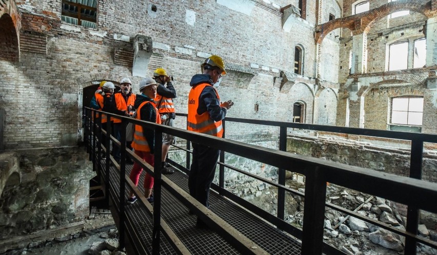 Na co dzień bydgoszczanie mogą śledzić postęp prac jedynie...