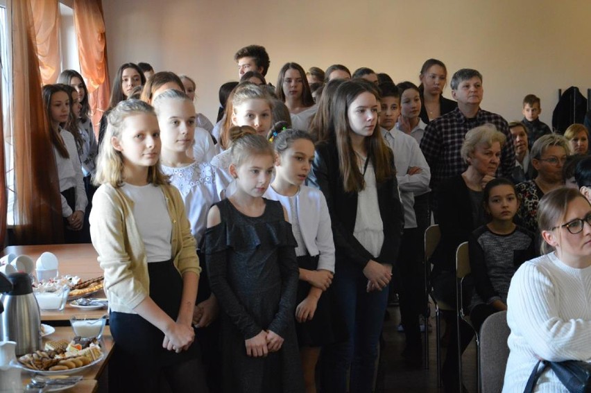 Dostali od 300 zł do 700 zł. Takie stypendia otrzymali uczniowie z gminy Suchowola (zdjęcia)