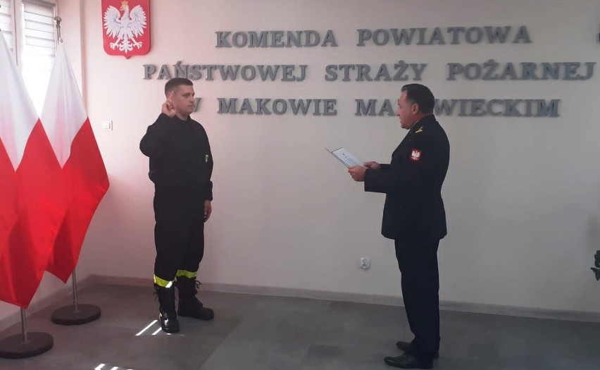 Ślubowanie nowego strażaka w makowskiej komendzie, 1.07.2022