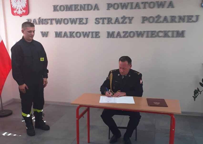 Ślubowanie nowego strażaka w makowskiej komendzie, 1.07.2022