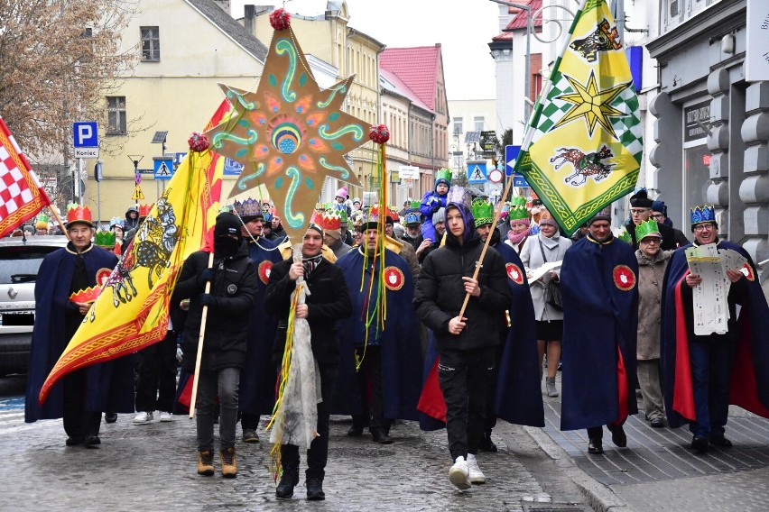 Orszak Trzech Króli 2023 przeszedł ulicami Żnina.