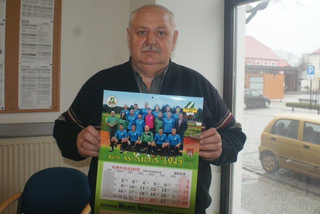 Andrzej Sroczyński z kalendarzem