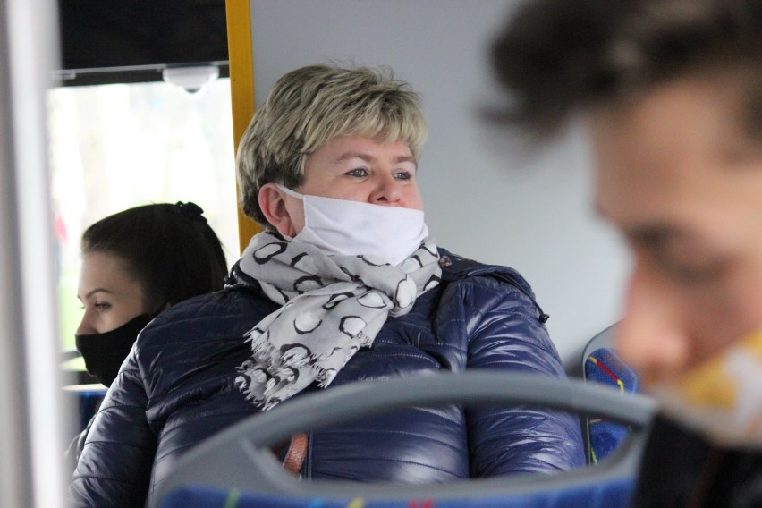 Odjazdowa akcja czytelnicza w Stargardzie! MDK i MPK porwały pasażerów miejskich autobusów linii nr 5 na Literacki Trip 2021
