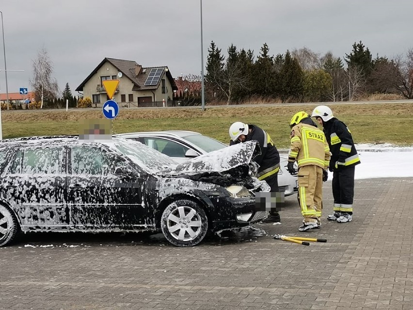 Pożar samochodu obok Castoramy w Głogowie