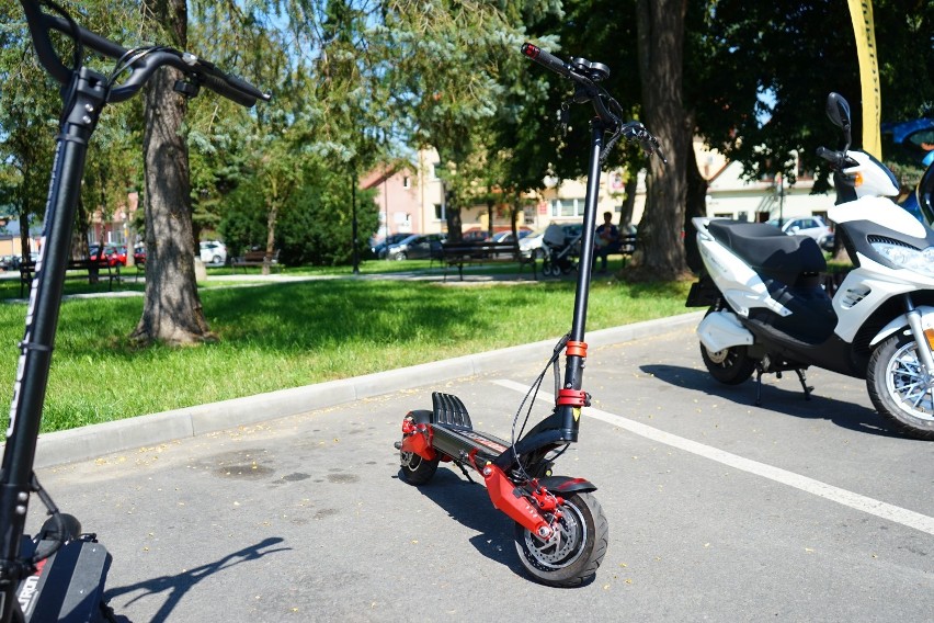 Dzień elektromobilności. Pojazdy elektryczne w centrum Tyczyna