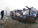 10-latek nie żyje. Auto zderzyło się z pociągiem na przejeździe w Dziękoniach