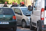 Zderzenie wojskowego samochodu z osobówką w Grudziądzu. Pięć osób w szpitalu [zdjęcia]