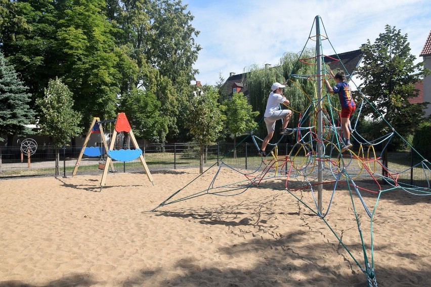 Plac zabaw w parku im. Ostrowskiego w Chodzieży będzie nową atrakcją dla dzieci (FOTO)