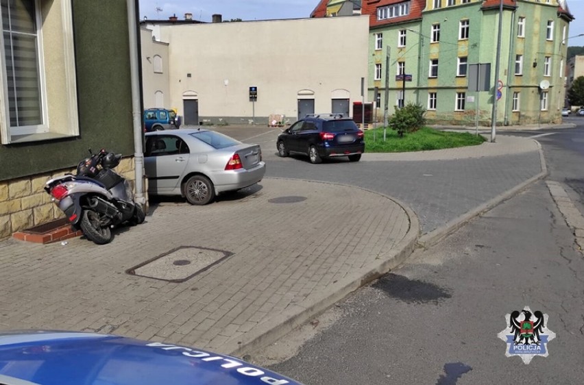 Wypadek w centrum Wałbrzycha. Samochód zderzył się z...