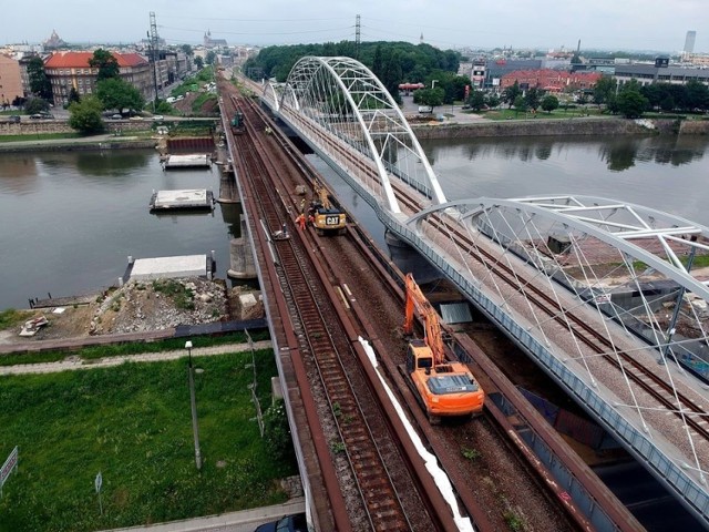 Najpierw zniknęła sieć trakcyjna i jeden z dwóch torów