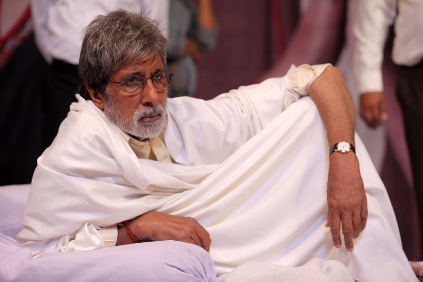 7. Amitabh Bachchan - 33,5 mln dolarów. To pierwszy...