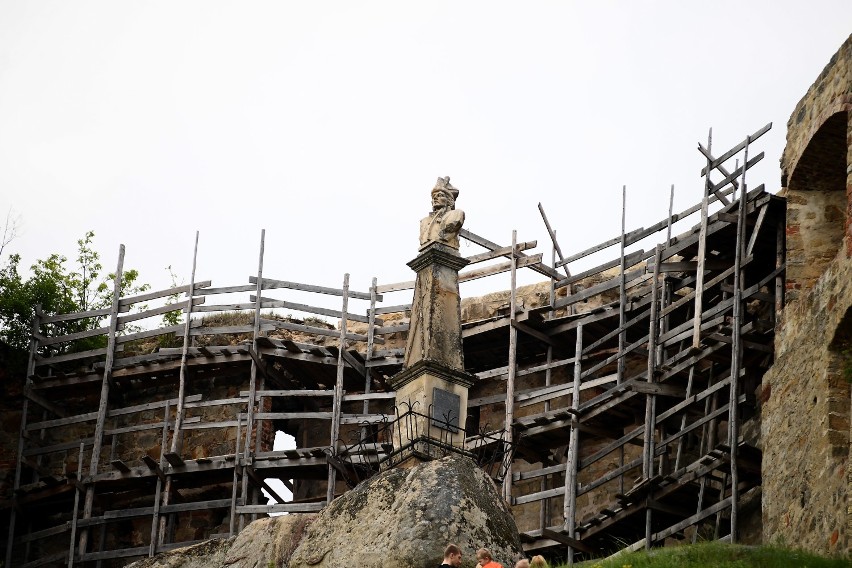 Zamek Kamieniec w Odrzykoniu.Tu wciąż można poczuć klimat fredrowskiej "Zemsty" [ZDJĘCIA]